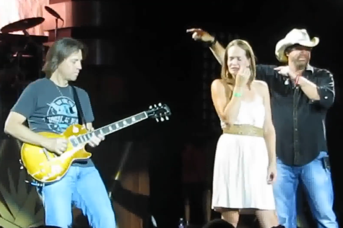 toby keith with fan on stage