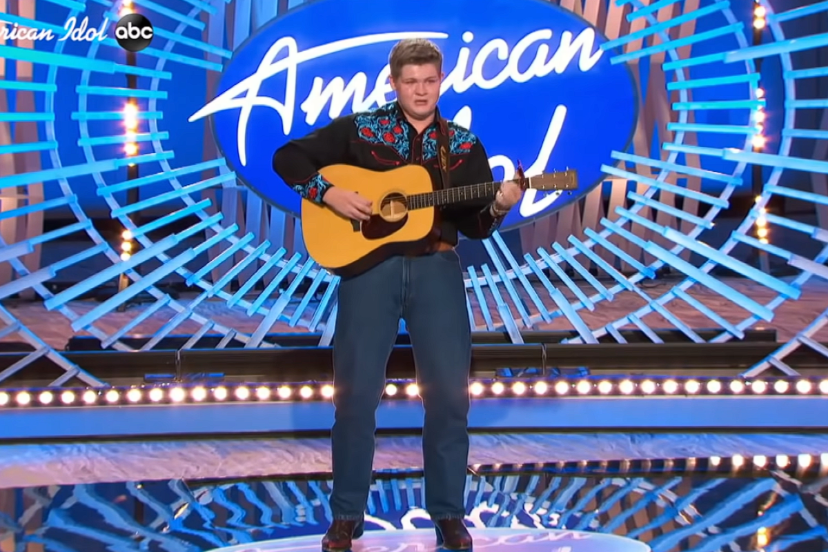 alex miller performing on american idol