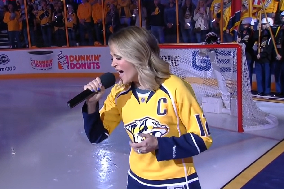 carrie underwood singing into microphone