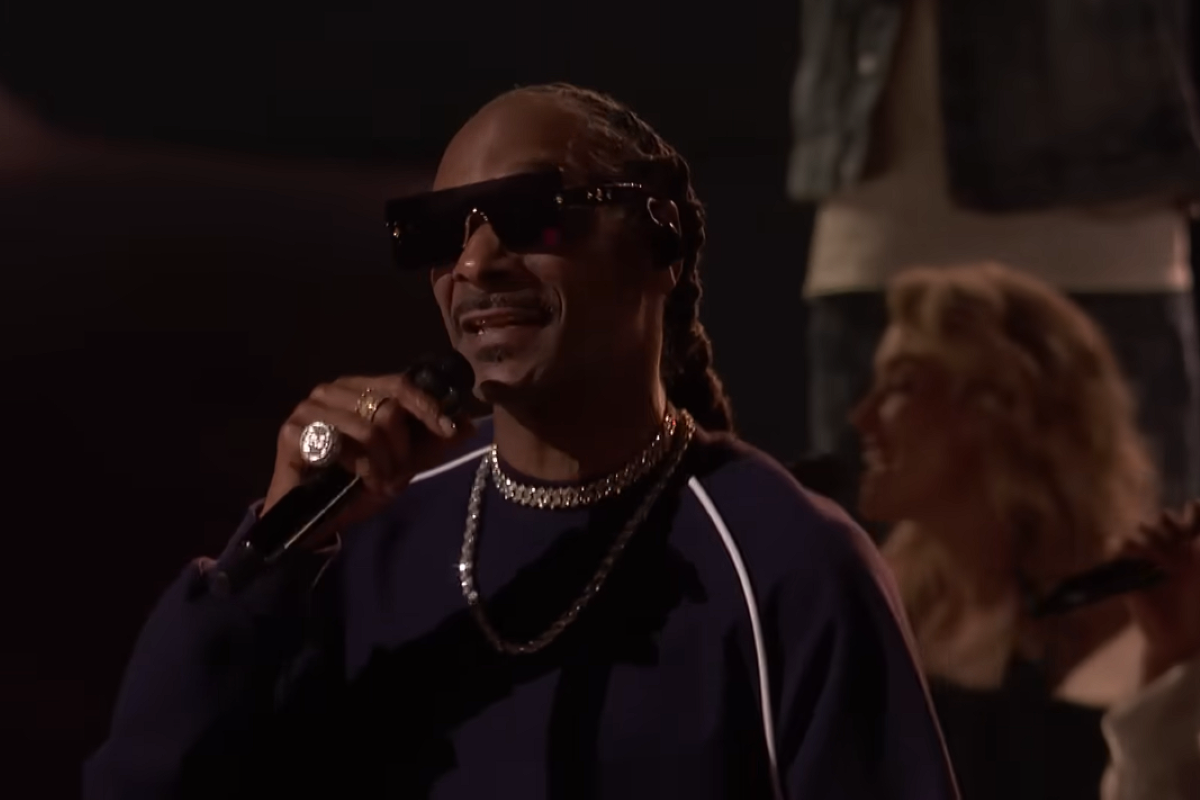 snoop dogg singing