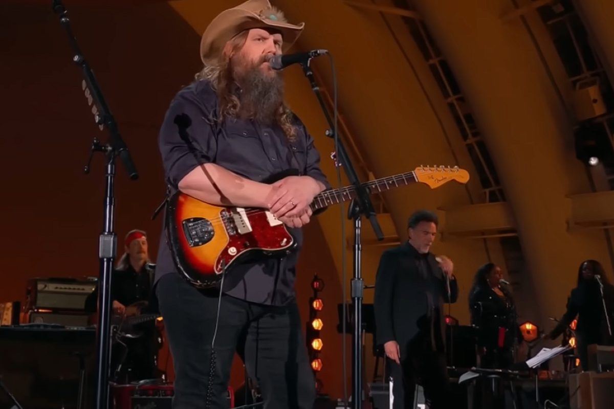 Chris Stapleton singing