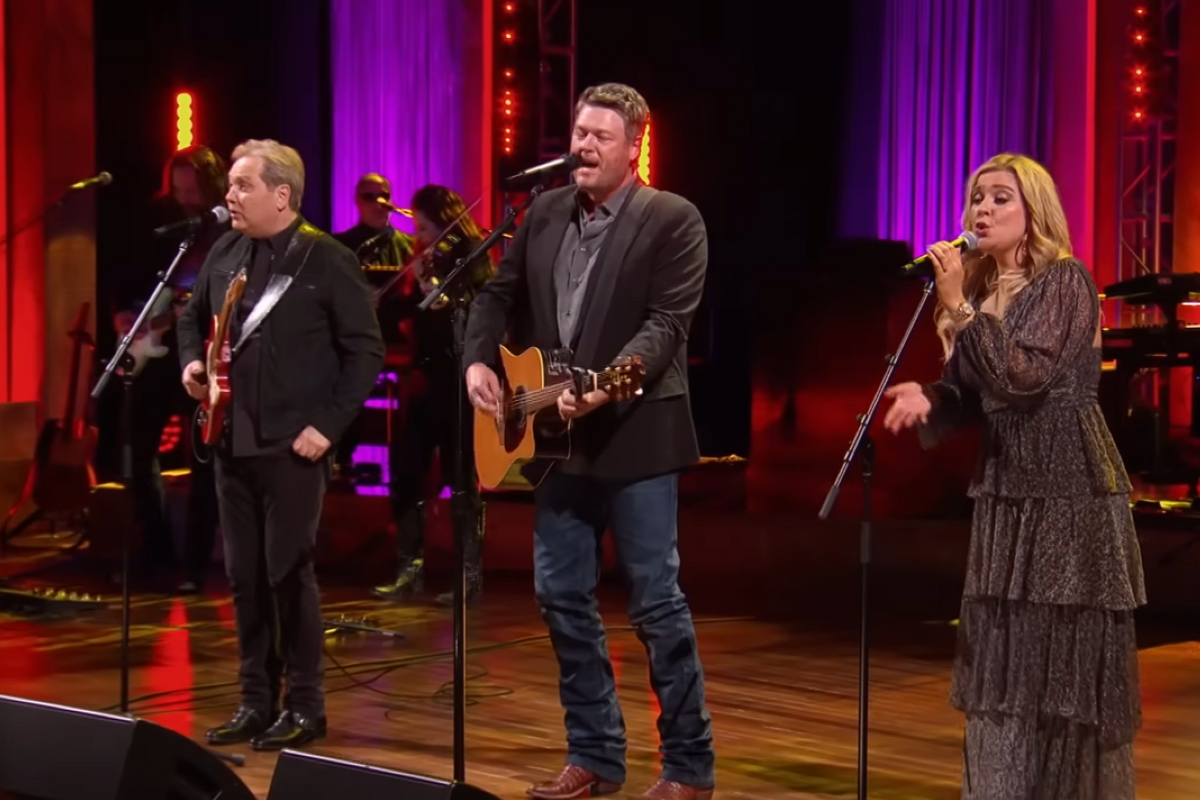 Blake Shelton, Steve Wariner & Kara Britz Perform on stage