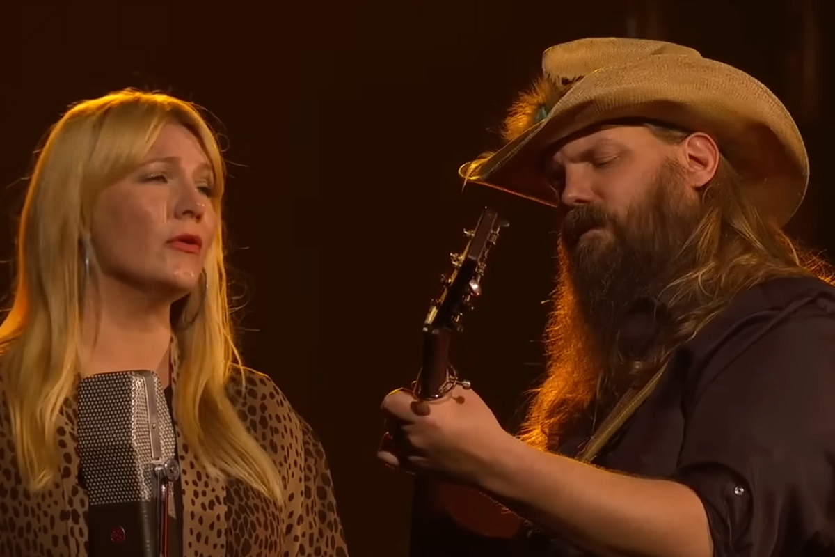 Chris Stapleton and his wife performing together