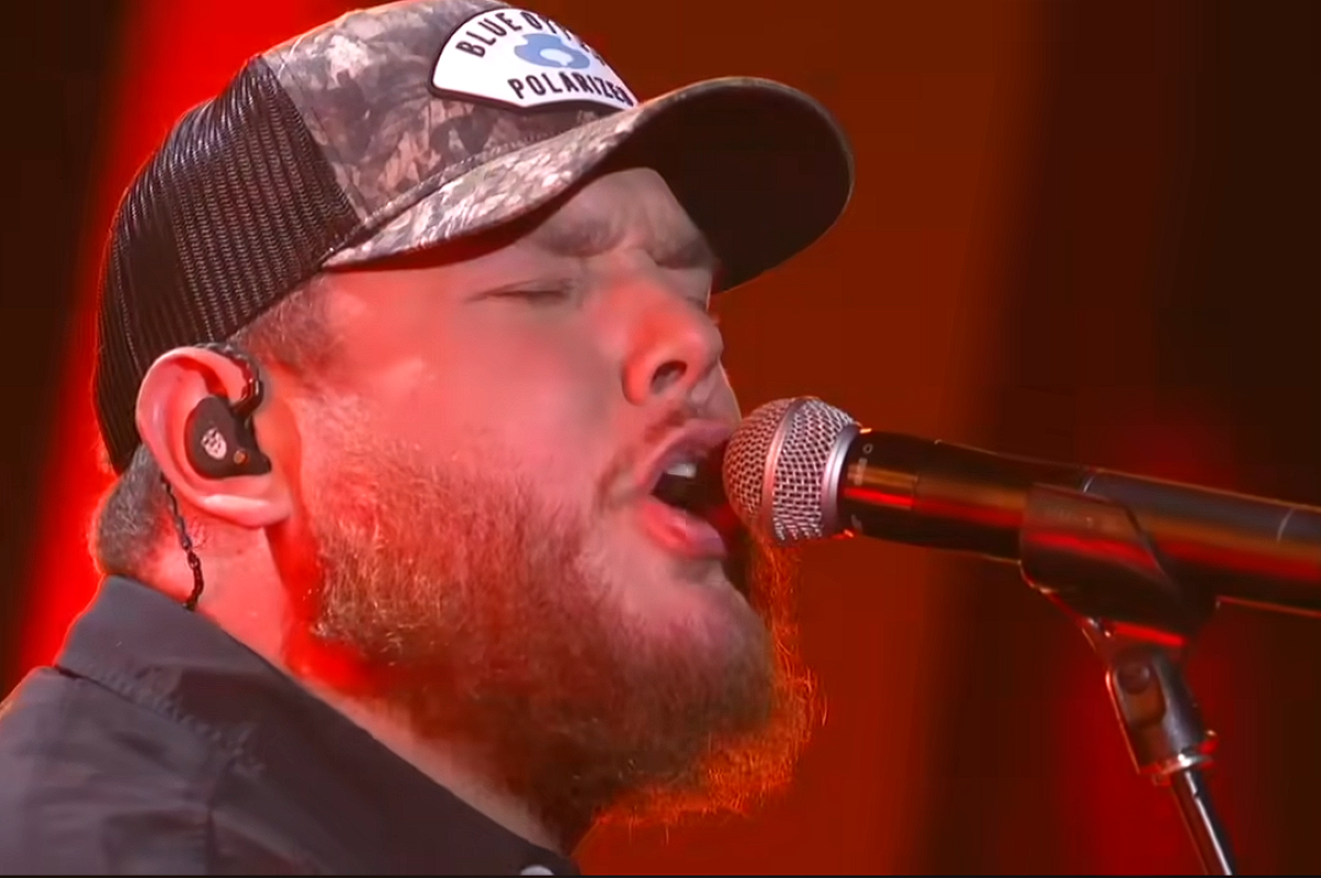 Luke Combs singing into microphone